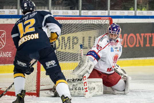 Västerviks målvakt Jonas Fransson   i ishockeymatchen i