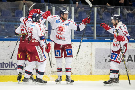 Västerviks Emil Wahlberg jublar