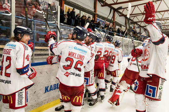 Västerviks spelarna jublar