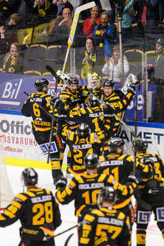 Skellefteås målvakt Joni Ortio , Fredrik Lindgren och