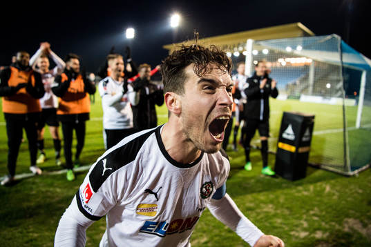 Örebros Nordin Gerzic jublar