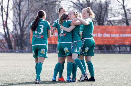 Mallbackens spelare jublar efter 0-1