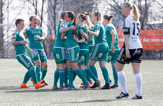 Mallbackens spelare jublar efter 0-1