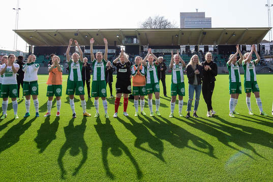 Hammarbys spelare jublar