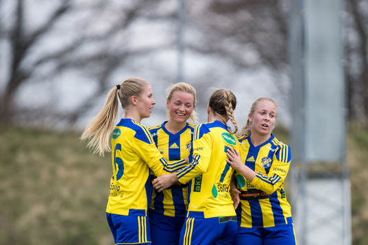 Eskilsminnes spelare jublar