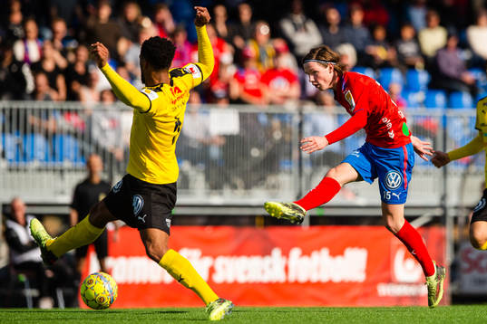 Frejs Alie Sesay täcker ett skott från Max Svensson