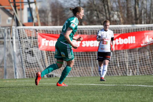 Mallbackens Elsa Hellstrand jublar