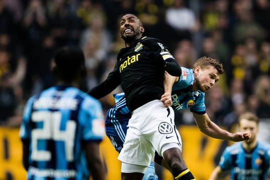 s Henok Goitom i en nickduell med Djurgårdens Jesper