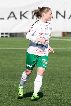 Assis Johanna Andersson  i fotbollsmatchen i dam elitettan mellan Kvarnsveden och Assi den 15 april 2018 i Borlänge.