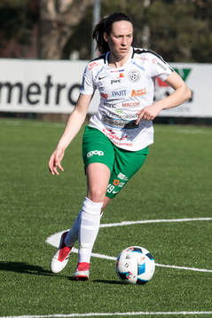Assis Lina Henriksson  i fotbollsmatchen i dam elitettan mellan Kvarnsveden och Assi den 15 april 2018 i Borlänge.