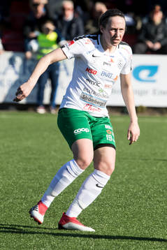 Assis Lina Henriksson  i fotbollsmatchen i dam elitettan mellan Kvarnsveden och Assi den 15 april 2018 i Borlänge.