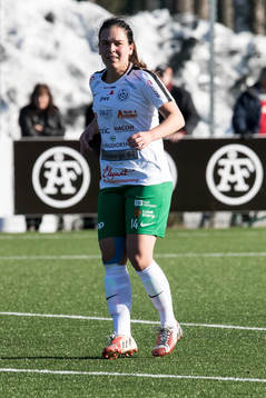 Assis Frida Björck  i fotbollsmatchen i dam elitettan mellan Kvarnsveden och Assi den 15 april 2018 i Borlänge.