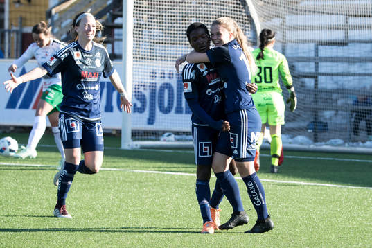 Kvarnsvedens  Temwa Chawinga  jublar