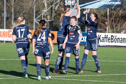 Kvarnsvedens  spelarna jublar