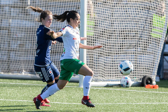 Kvarnsvedens  Agnes Dahlström och Assis Jaclyn Sawichi  i