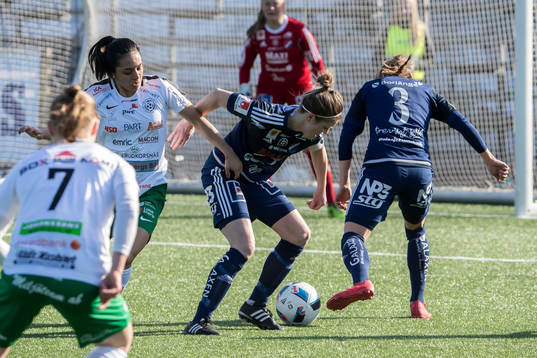Assis Jaclyn Sawichi och Kvarnsvedens  Michaela Hermansson