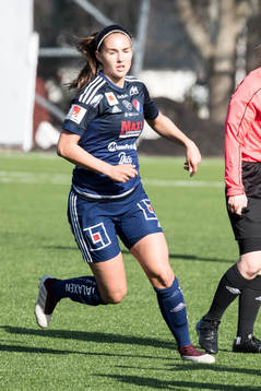 Kvarnsvedens  Karin Winka   i fotbollsmatchen i dam elitettan mellan Kvarnsveden och Assi den 15 april 2018 i Borlänge.