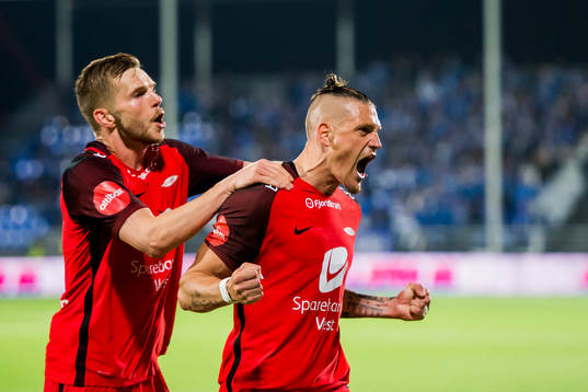 Vito Wormgoor of Brann celebrates with Gilli Rolantsson of Brann after scoring1-2