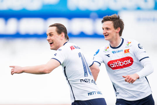 Tommy Høiland of Viking and Andre Danielsen of Viking celebrate 2-0
