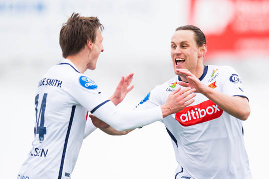 Tommy Høiland of Viking celebrates the 2-0 goal