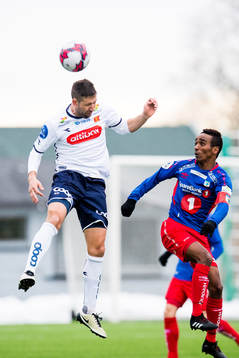 Steffan Ernemann of Viking and Mohammed Ahamed Jama of Tromsdalen