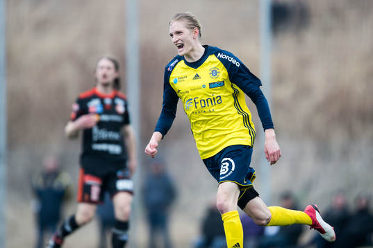 Ängelholms Andreas Karlsson jublar efter 1-0