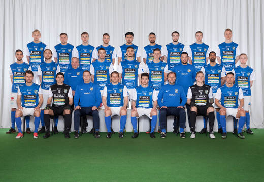  Philip Engelbrektsson, Filip Schöön, Philip Hällgren,Oscar Iglicar, Mark Fezarit, Mido Al-Mouti, Imer Beqiri, Emil Niklasson, Jesper Lövdahl. Mittenledet från vänster: Daniel Krezic, Daniel Ahonen, lagledare Ronny Albinsson, Fredrik Söderqvist, Besim Alimi, Armend Shillova, målvaktstränare Mattias Gustafsson, Sandeep Mankoo, Anton Engelbrektsson. Sittande från vänster: Liridon Selmani, Martin Lucena, assisterande tränare Hans Prytz, Felix Pettersson, Petrit Zhubi, huvudtränare Janne Carlsson, Robin Gustafsson, Fuad Hyseni.