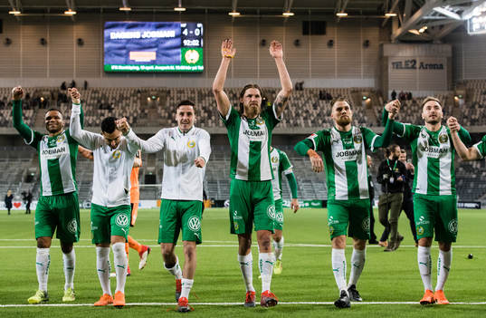 Hammarbys Serge-Junior Martinsson Ngouali, Jiloan Hamad, Jeppe Andersen, Björn Paulsen, David Fällman och Muamer Tankovic tackar publiken