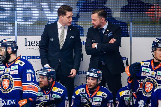 Växjös tränare Sam Hallam och assisterande tränare