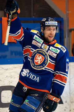 Växjös Robert Rosén jublar