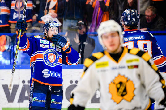 Växjös Robert Rosén jublar