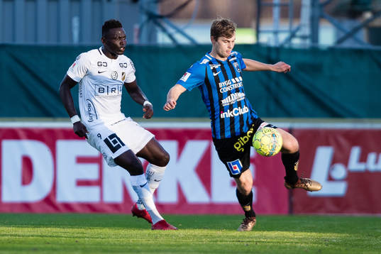 Sirius Sam Lundholm och Häckens Alhassan Kamara