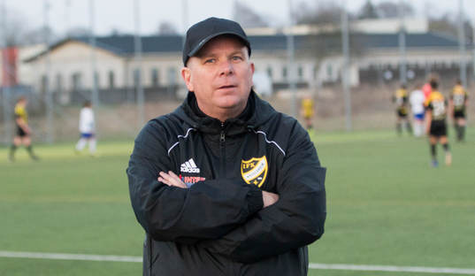  IFK Hässleholms ungdomsledare Johnny Dahlqvist i ungdomsmatchen för pojkar födda 2003 mellan IFK Hässleholm och Simrishamn i Hässleholm 18 april 2018.  