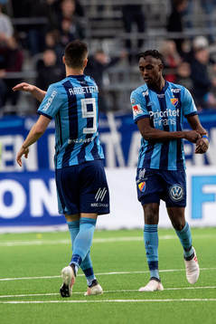 Djurgårdens Philana Tinotenda Kadewere jublar med Haris