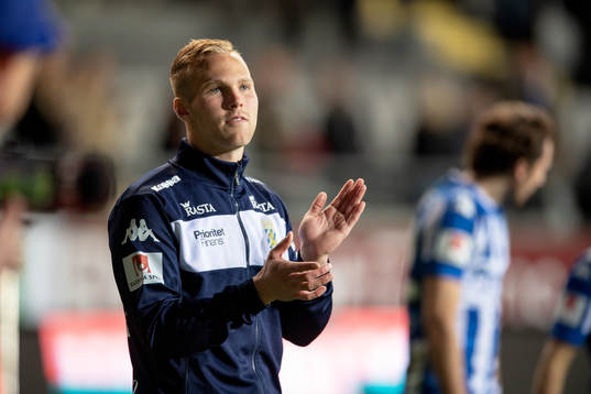 IFK Göteborgs Gustav Engvall tackar publiken