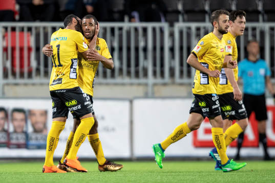 Elfsborgs Issam Jebali jublar med Alex Dyer efter 0-1