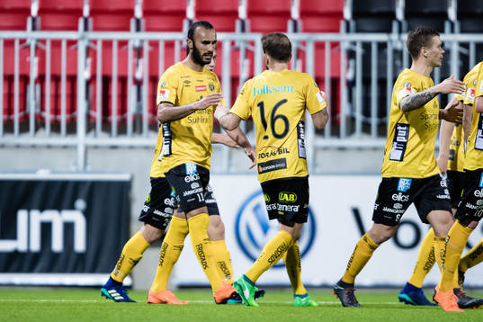 Elfsborgs Issam Jebali jublar med Robert Gojani efter 0-1