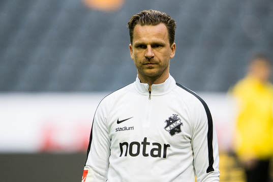 s assisterande tränare Bartosz Grzelak