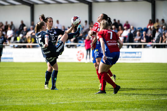 Linköpings Frida Leonardsen Maanum , Marija Banusic  och