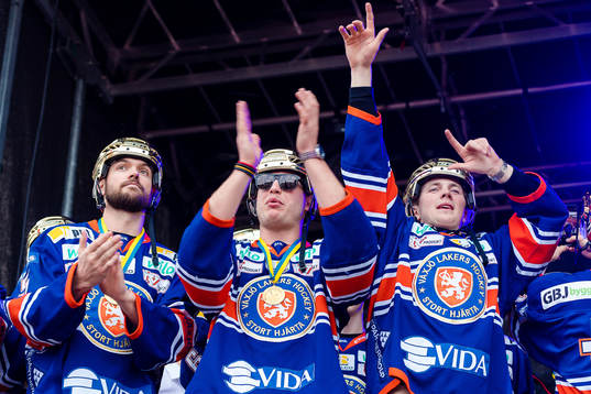 Växjös Noah Welch, Oliver Bohm och Nils Carnbäck jublar