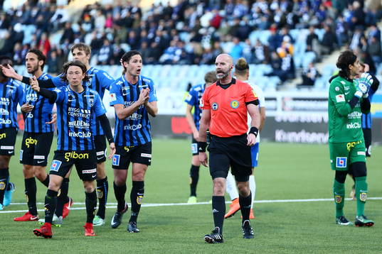 Diskussion mellan domare Stefan Johannesson och