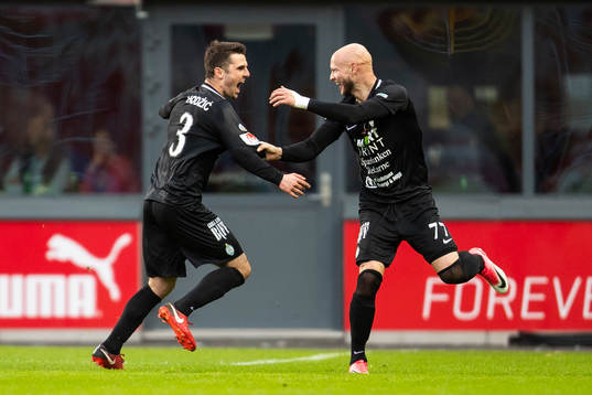 AFC Eskilstuna Kadir Hodzic jublar med Zourab Tsiskaridze efter att han gjort 0-1-målet 