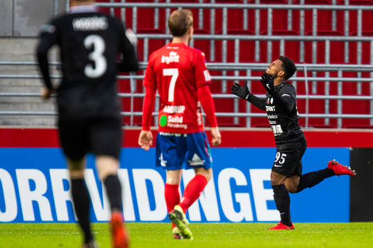  AFC Eskilstunas Kermit Romeo Erasmus jublar efter att han gjort 0-2-målet