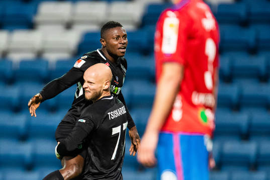 AFC Eskilstunas Zourab Tsiskaridze och Oke Akpoveta jublar