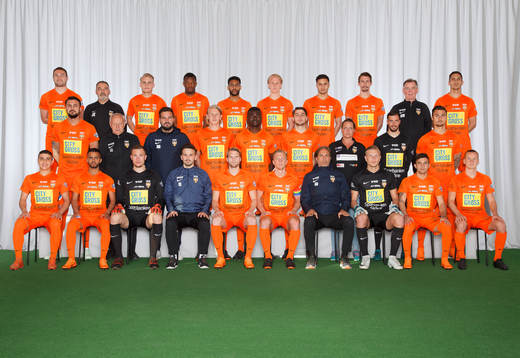  Fernando Moreyra, Josef Kazantzidis, Truls Verngren, Saikou Jawneh, Yonathan Getachew, André Kamp, Ahmed Hassan Ahmad, Andreas Grahm, Arne Welander, Almir Taletovic. Mittenledet från vänster: Guido Barreyro, Lars Levin, assisterande tränare Neven Ozegovic, Kalle Svensson, Emmanuel Okine, Paulo Ippolito, Linda Gradén Juan Mendonca, Armin Aganovic. Sittande från vänster: Mohammed Ali Rubi Kwedar, Abdullah Hameed, Joel Hallgren, tränare Besnik Llazani, Martin Rudolfsson, Jesper Modig, assisterande tränare Serdar Dayat, Max Rundqvist, Maximiliano Cabana, Niklas Jönsson.
