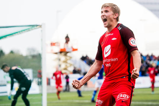 Steffen Lie Skålevik of Brann celebrates 1-0