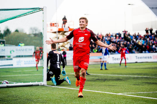 Steffen Lie Skålevik of Brann celebrates 1-0
