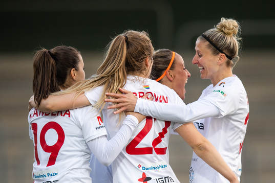 Rosengårds Sanne Troelsgaard Nielsen kramas om av Iva