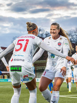 Rosengårds Sanne Troelsgaard Nielsen jublar med Lisa-Marie