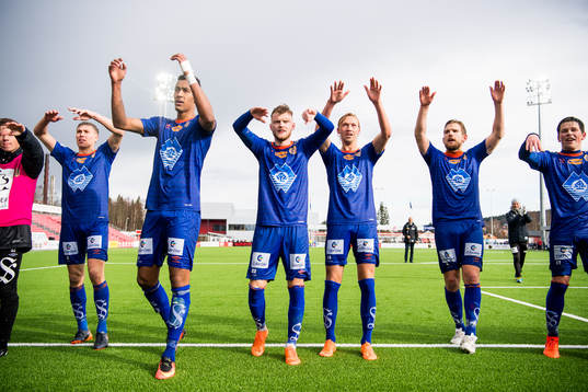 Daníel Grétarsson, Sonni Nattestad, Adam Örn Arnarson, Jørgen Hatlehol, Oddbjørn Lie and Sondre Fet of Aalesund celebrate
